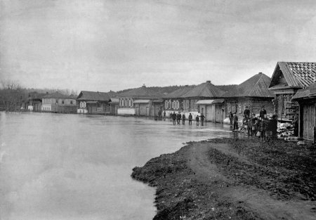 110 лет назад река Миасс прорвала плотину, снесла мосты и затопила близлежащие дома.